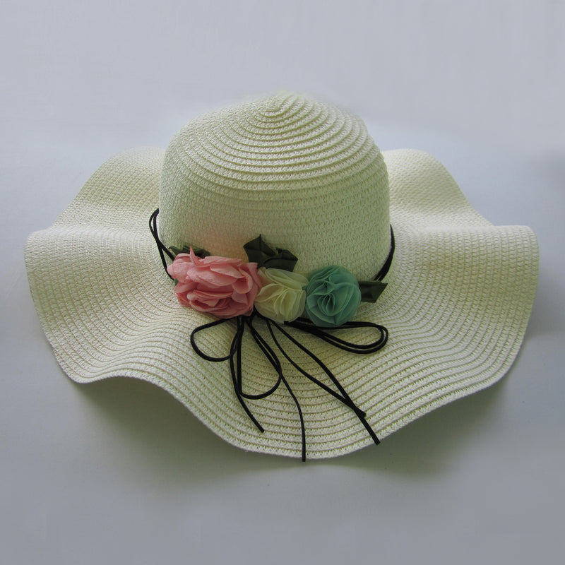 Sensational Straw Hat with flowers - White
